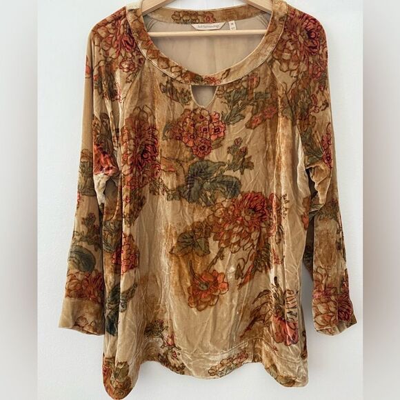 Soft Surroundings Victoria Crushed Velvet Long Sleeve Top
Size Large - Picture 3 of 7